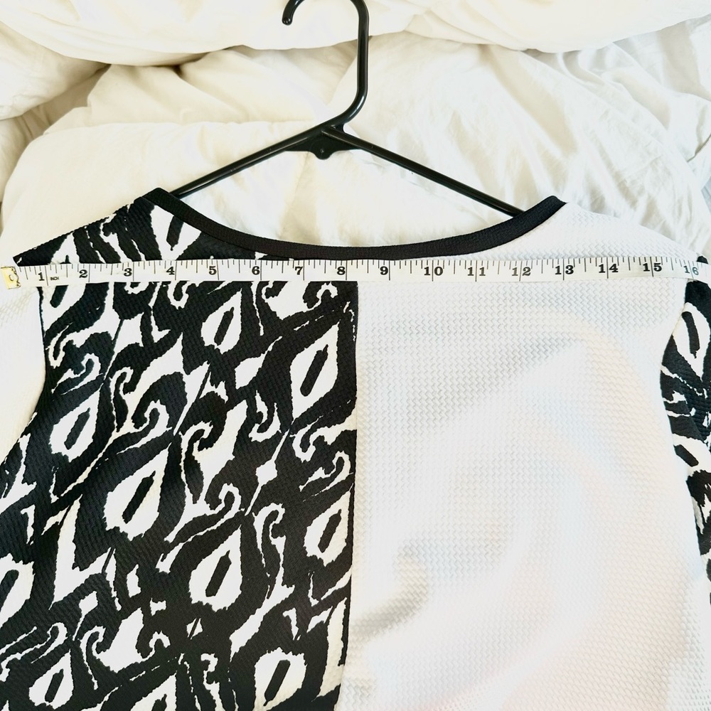 Black and White Patterned Tunic with Yellow Accents - Picture 5 of 7